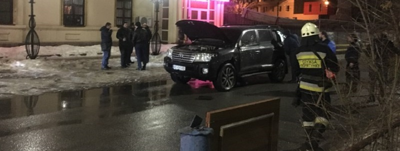 В Днепре на Литейной стреляли в автомобиль Toyota: улица перекрыта