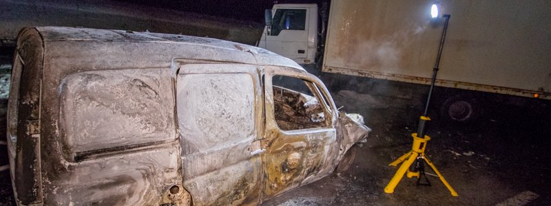 Смертельное ДТП под Днепром: водитель сгорел в салоне