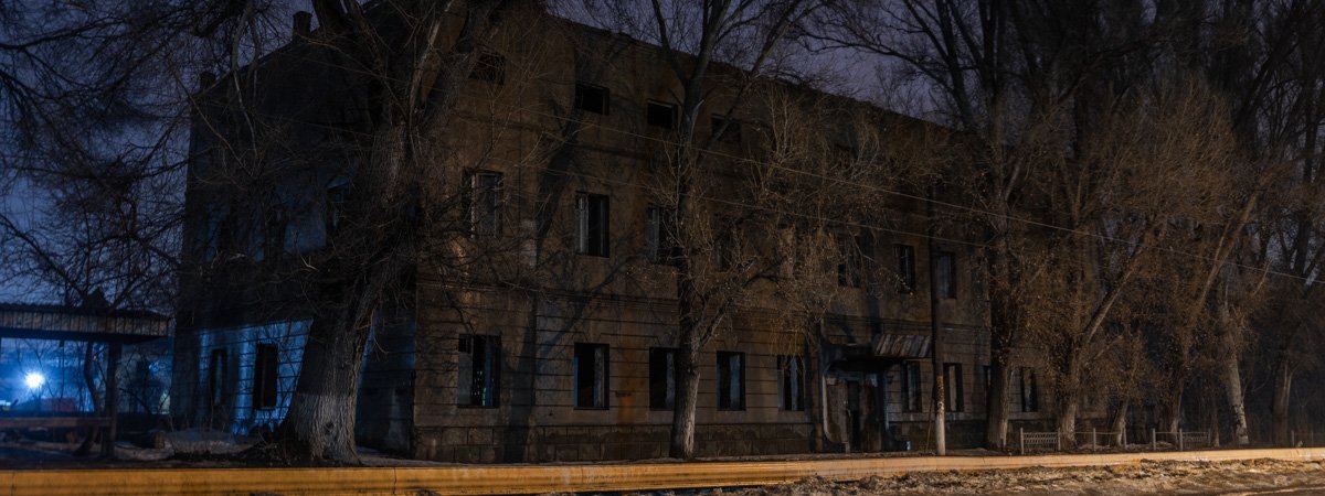 Припятский антураж и полная разруха: предсмертные фото сероводородной лечебницы в Днепре