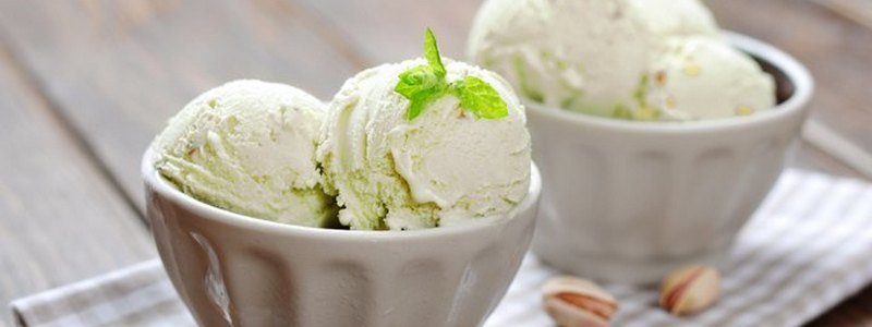 Полезные и вкусные рецепты: как приготовить домашнее сливочное мороженое с ванилью