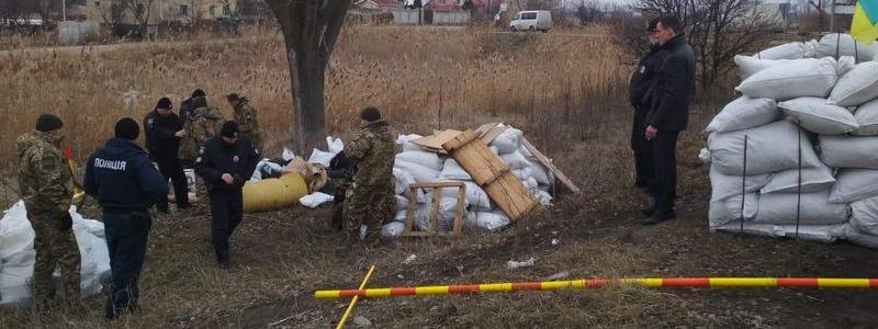 Свой блокпост с блэкджеком и оружием: под Днепром мужчины притворялись военными