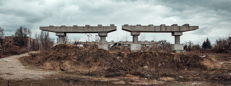 Опоры, подпирающие небо: как выглядит недостроенная часть объездной дороги Днепра