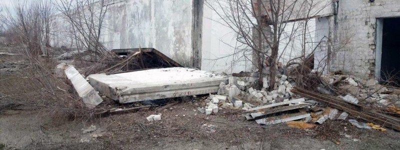 Под Днепром упавшая бетонная плита раздавила мужчину