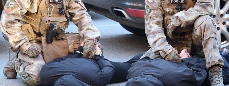 Стрельба в центре Днепра: спецподразделение КОРД проводит задержание преступников