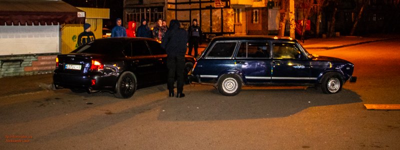 В Днепре на Красном Камне пьяный водитель ВАЗа устроил ДТП возле "АТБ"