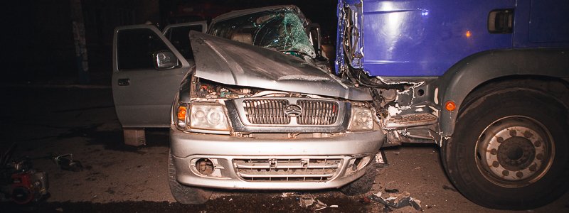 В Днепре грузовик столкнулся с Great Wall: водитель погиб на месте, двое пострадали