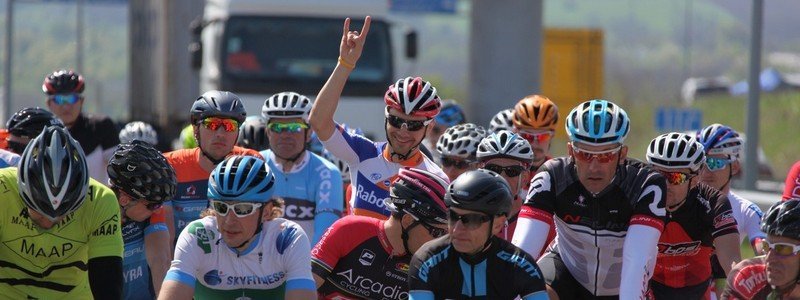 Велосипедисты Днепра начинают сезон с велоэкскурсии с казаками: готов ли город к велодвижению