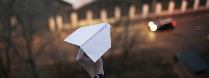 В Днепре стартует отбор на крупнейшие в мире соревнования по запуску бумажных самолетов Red Bull Paper Wings
