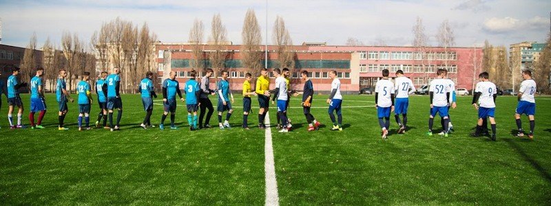 Дети против ДнепрОГА: на новом стадионе в Каменском состоялся первый футбольный матч