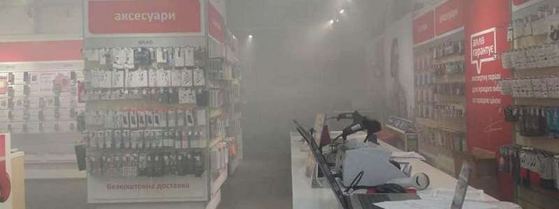 В Днепре в магазине "АЛЛО" сгорел гироскутер