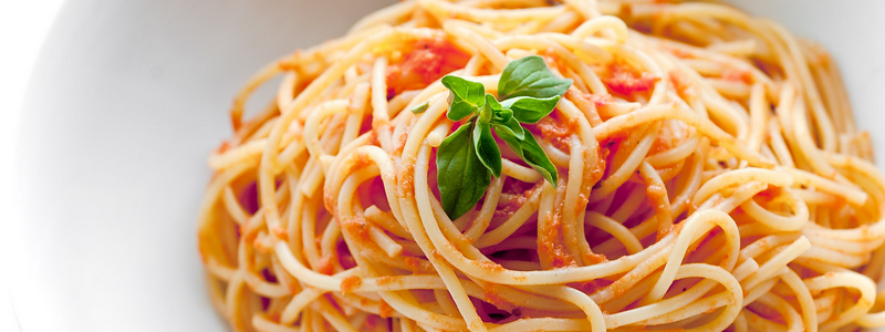 Полезные и вкусные рецепты: как приготовить постные спагетти с томатами и оливками