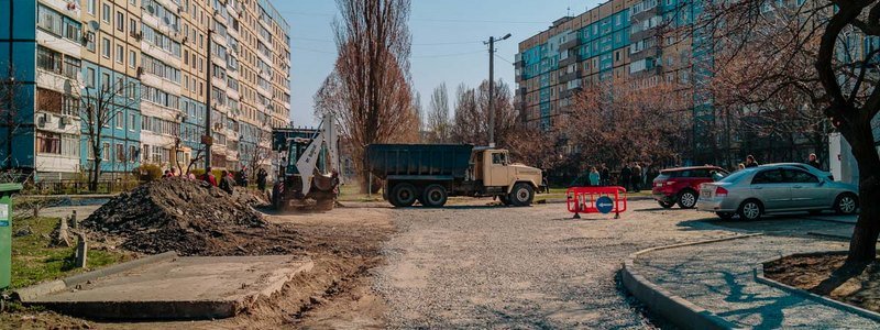 Без ям и зловонных луж: как в Днепре проходит ремонт улицы Гидропарковой