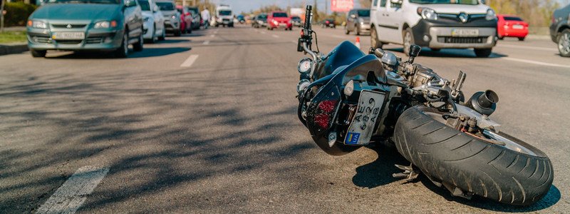 В Днепре на Победе столкнулись Daewoo и мотоцикл