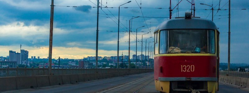 В Днепре изменится движение трамваев из-за ремонта путей на Донецком шоссе