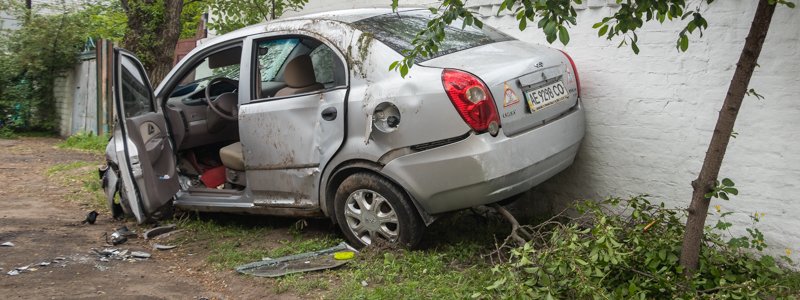 В Днепре на Сечевых Стрельцов Chery столкнулся с Opel и перевернулся : пострадала девушка