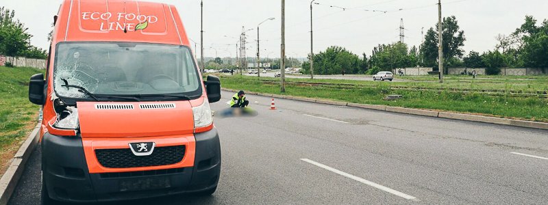 В Днепре микроавтобус Peugeot насмерть сбил женщину