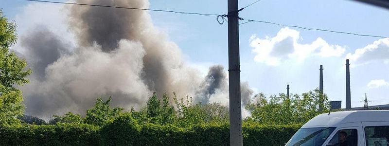 Днепр накрыло черным дымом: на территории завода "Днепропресс" начался пожар