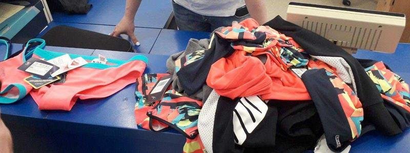В Днепре мужчина украл спортивную одежду и женские плавки на 10 тысяч гривен