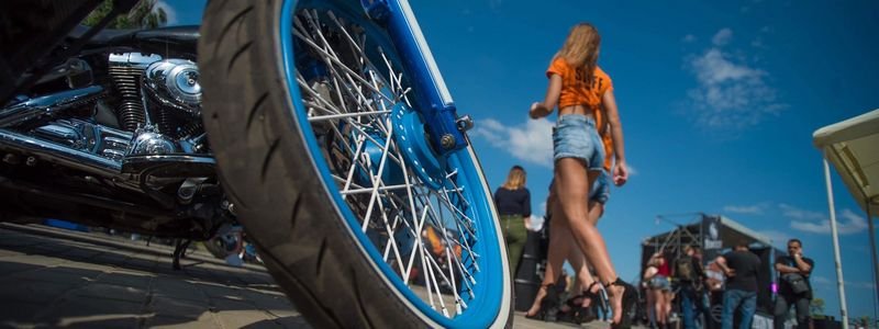 Пиво, девушки, мотоциклы: как прошло открытие салона Harley-Davidson под Днепром