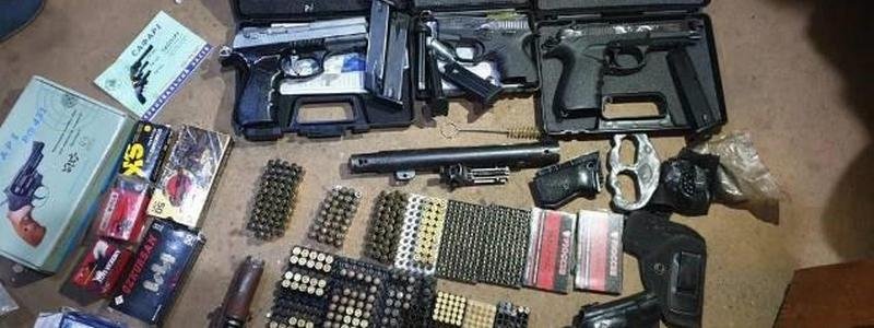 В Днепропетровской области два парня продавали оружие в соцсети