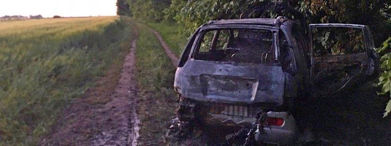 В Днепре за ночь сгорели два автомобиля