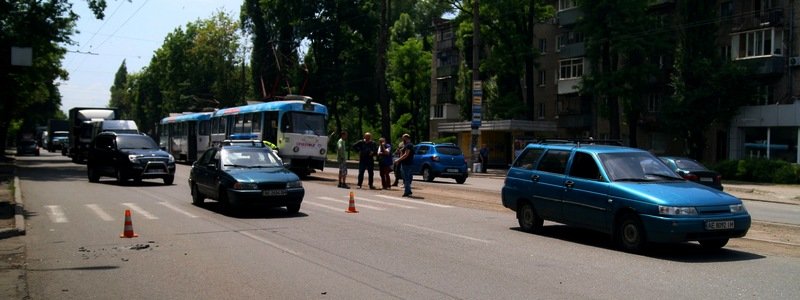 В Днепре на проспекте Хмельницкого сбили подростка: трамваи изменили маршрут