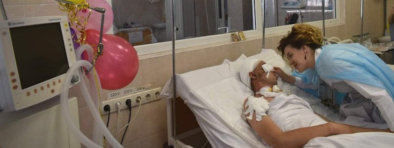 В больнице Днепра поженились боец с ранением головы и его беременная невеста