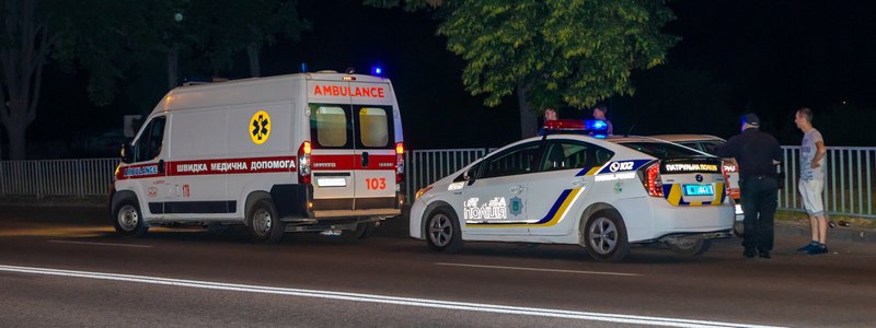 В Днепре на Сичеславской Набережной автомобиль сбил мужчину и скрылся