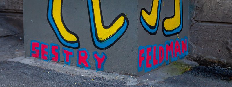 В центре Днепра появилось граффити от Сестер Фельдман