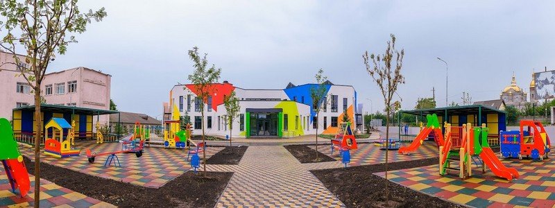 В Каменском на месте пустыря построили современный детский садик в форме сот