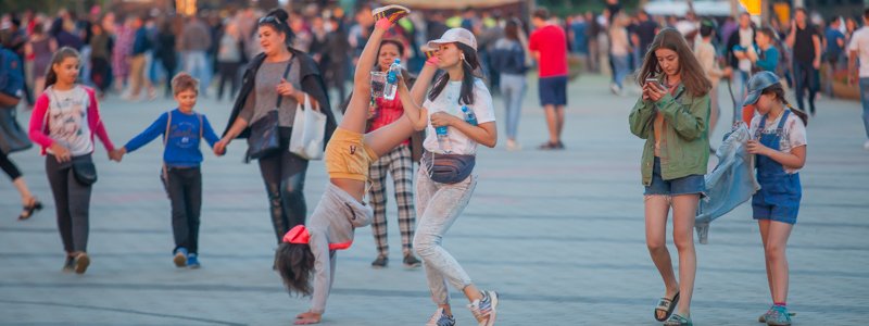 В Днепре на День молодежи выступила TAYANNA: ищите себя на фото