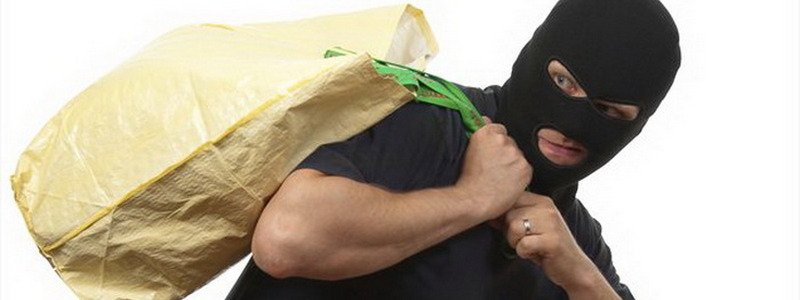 Чисто веганское преступление в Днепре: мужчина украл из шаурменной огурцы, помидоры и деньги