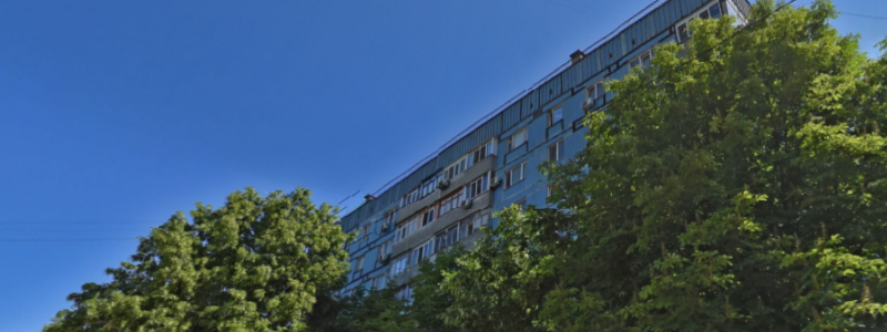 Девушка выпала с 12-го этажа на улице Суворова