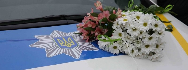 В Черновцах патрульные почтили память погибших коллег из Днепра (ВИДЕО)