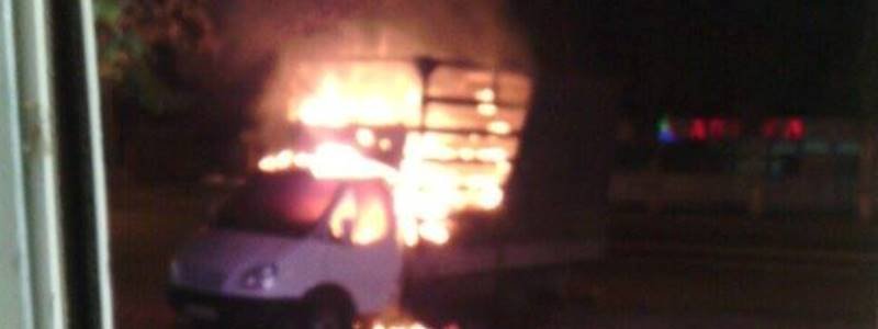 Ночью на улице Калиновой сгорел автомобиль ГАЗ (ФОТО)