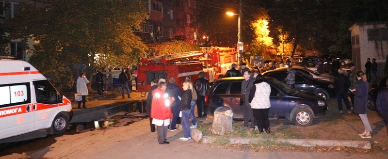Пожар на пр. Слобожанском 65: мужчина заснул с включённым обогревателем (ВИДЕО)