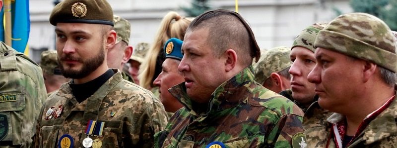 В Днепре военные прошлись торжественным маршем (ВИДЕО)