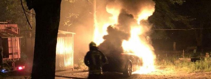 В Днепре на улице Академика Янгеля дотла сгорел Opel