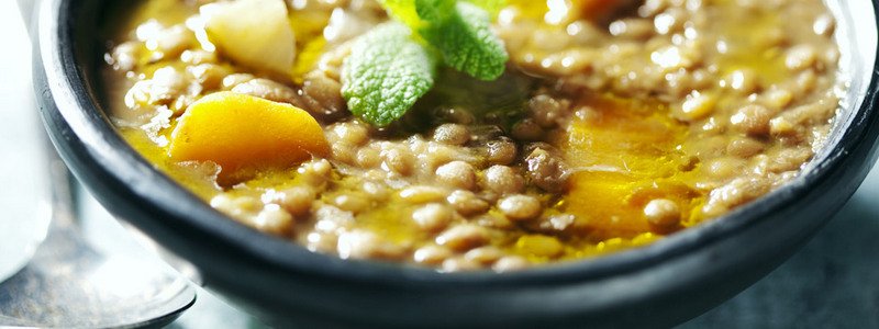 Простые и вкусные рецепты: как приготовить суп с копченостями и чечевицей