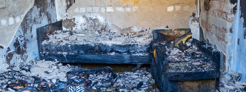 В Днепре на Калиновой сгорел частный дом