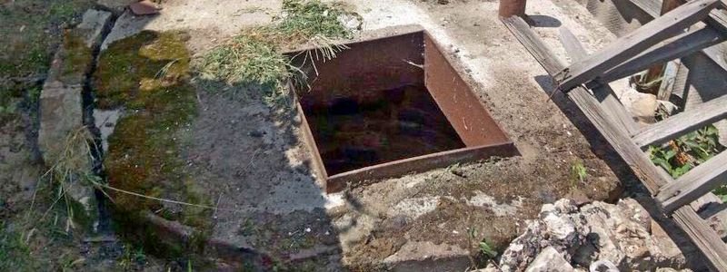 В Днепре одинокая женщина пропала на несколько дней: ее тело нашли на дне сливной ямы
