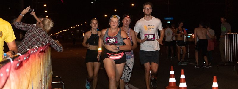 В Днепре прошел ночной забег 10КА Night Run: как это было
