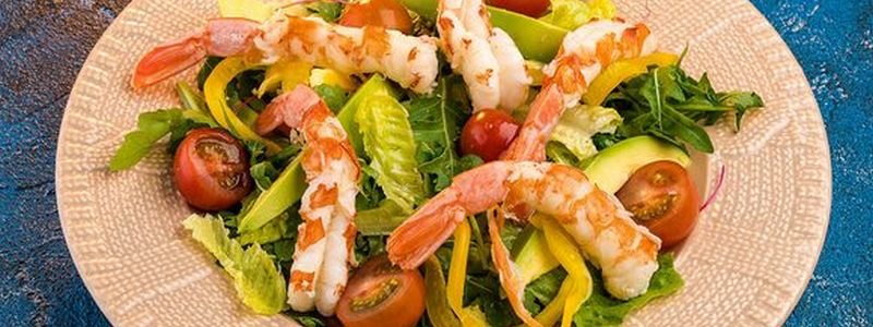 Простые и вкусные рецепты: как приготовить летний салат с нори и морепродуктами