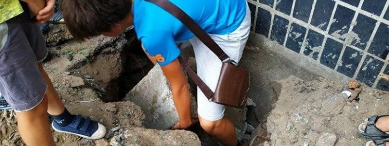 В Днепре котят похоронили заживо под слоем бетона