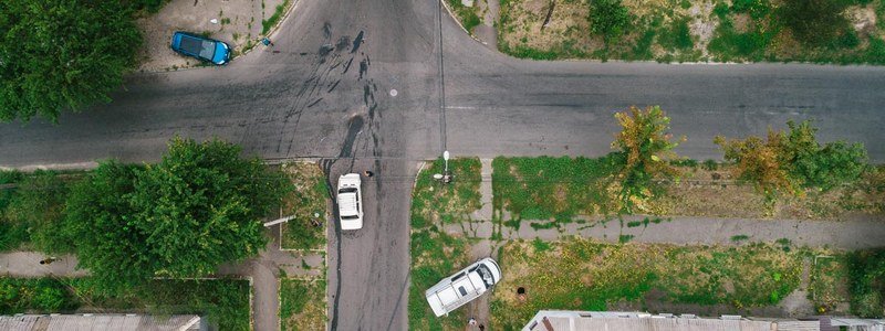 В Днепре столкнулись ВАЗ и Citroen: иномарка перевернулась на бок