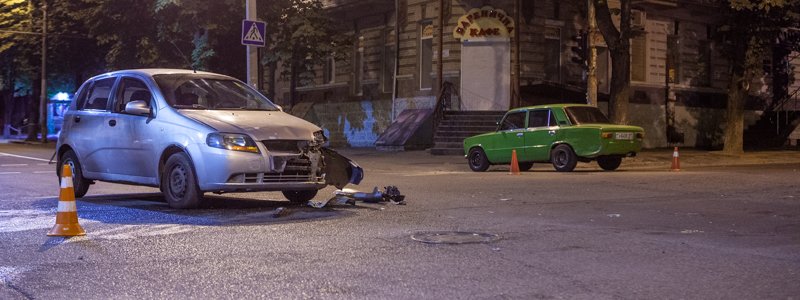 В Днепре на улице Короленко ВАЗ не поделил дорогу с Chevrolet