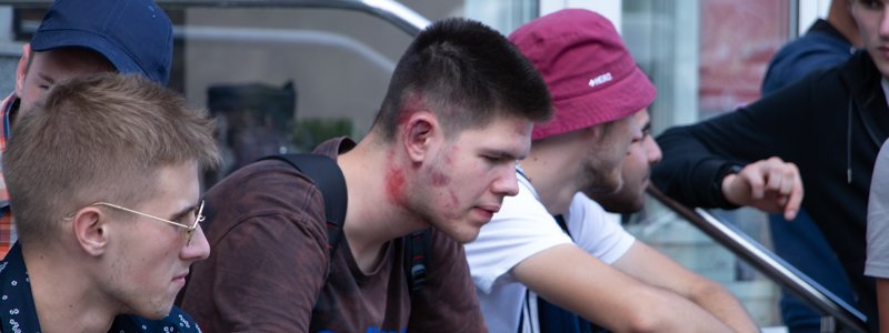 Взрывы, кровь, полиция и бригады скорых: что происходило возле "Национальной лотереи" в центре Днепра