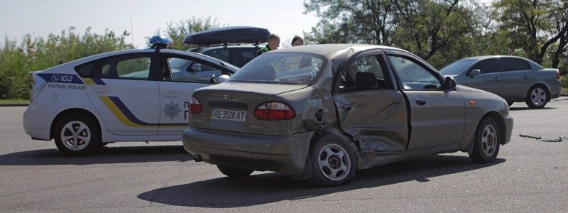 Появилось видео момента аварии с Range Rover и Daewoo на Запорожском шоссе, в которой пострадали женщина и младенец
