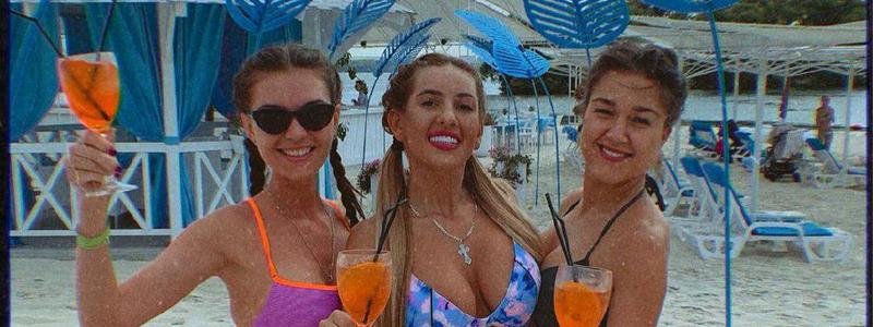 Как девушки и парни из Днепра проводят время на пляже: самые горячие фото из Instagram