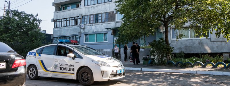 В Днепре на Донецком шоссе 26-летняя девушка выпрыгнула из окна 9-го этажа